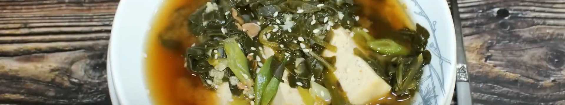 Soupe aux épinards et au tofu