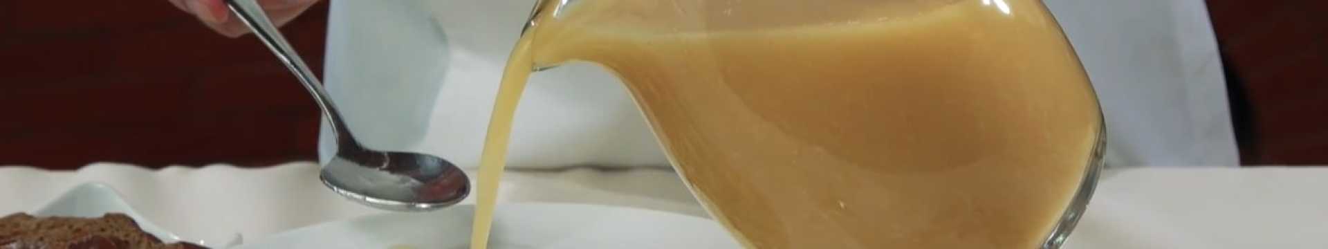 Okroshka avec sprats à la sauce tomate et kvas