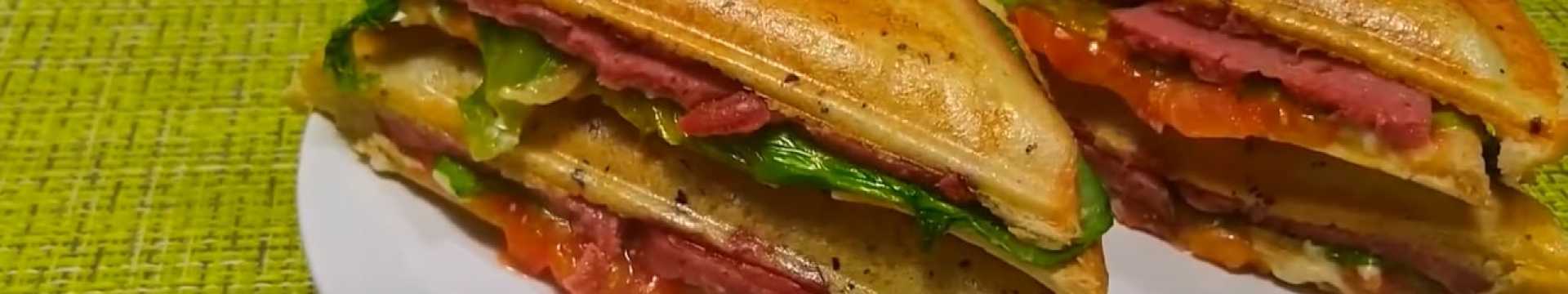 Sandwich dans un four multiple