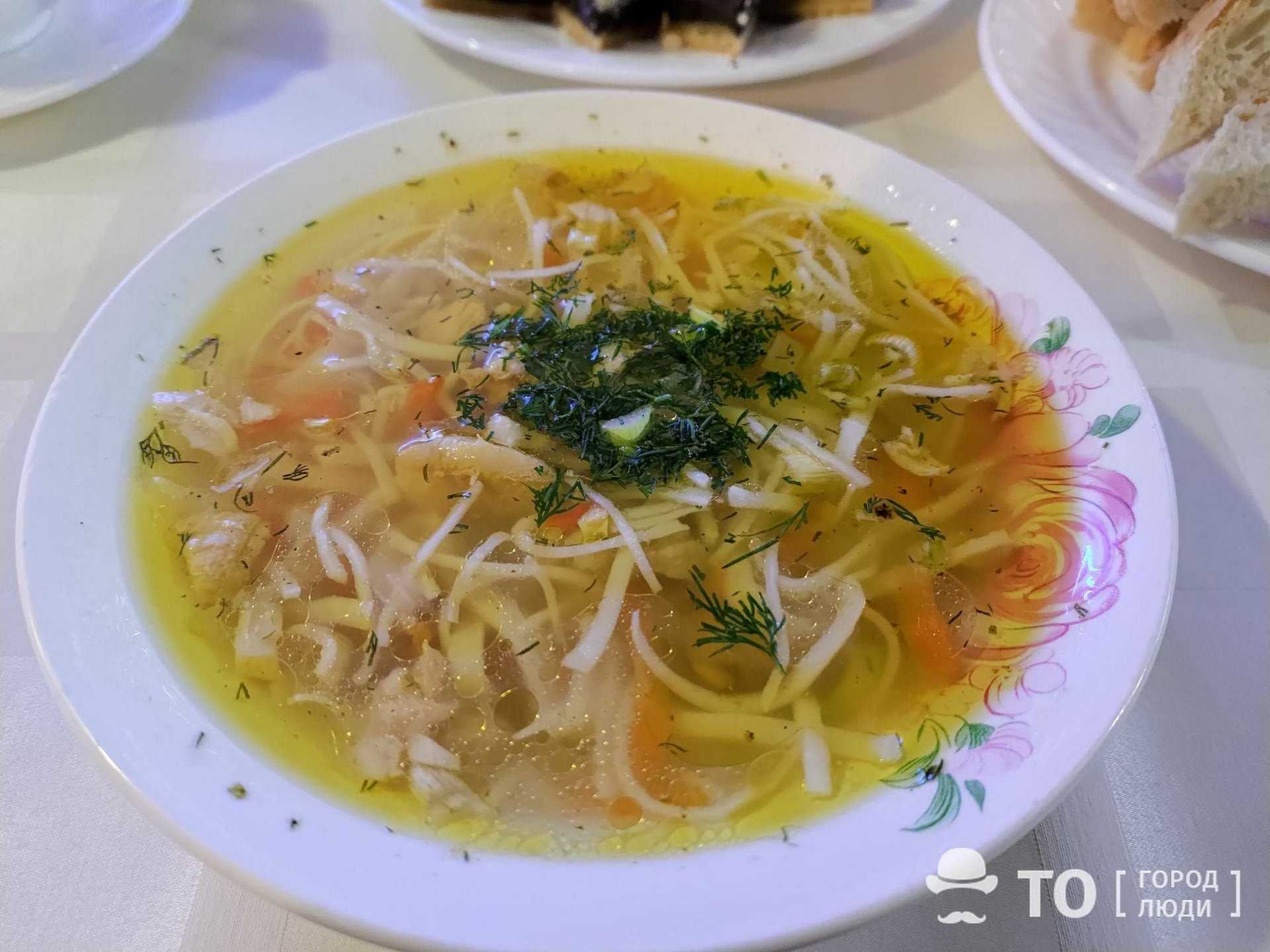 Soupe de nouilles maison Tokmach