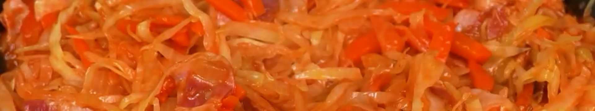 Jarret de porc cuit au four avec du chou