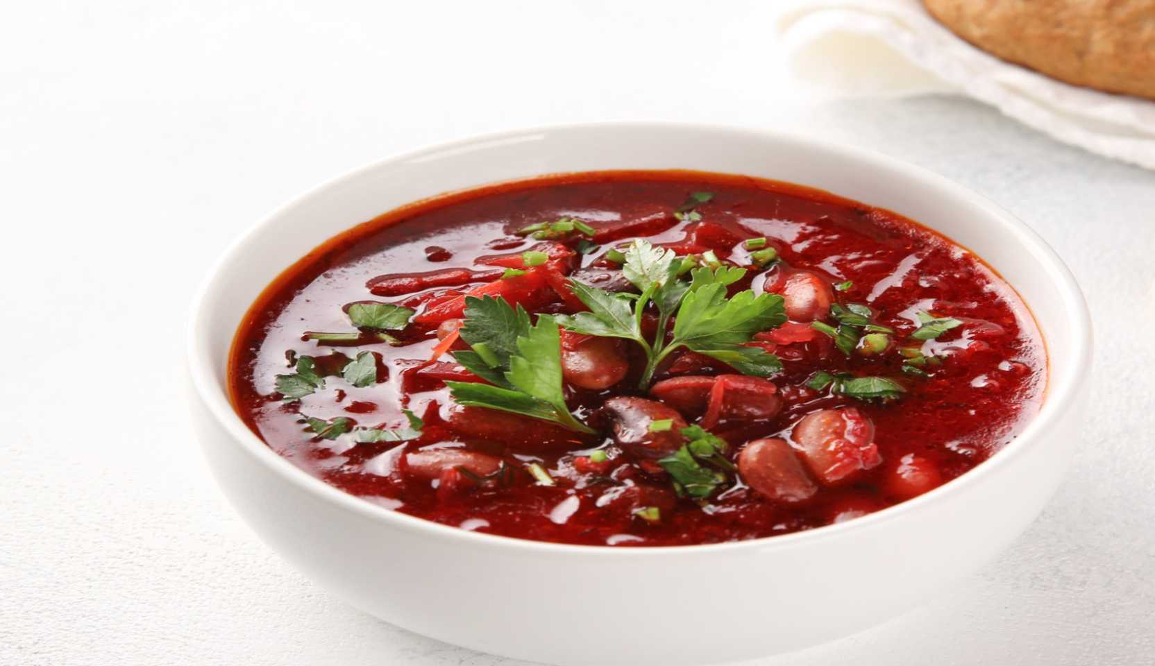 Image du plat : bortsch traditionnel au bœuf et aux haricots