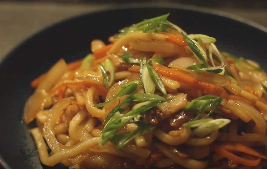 Recette : Udon au porc et aux légumes