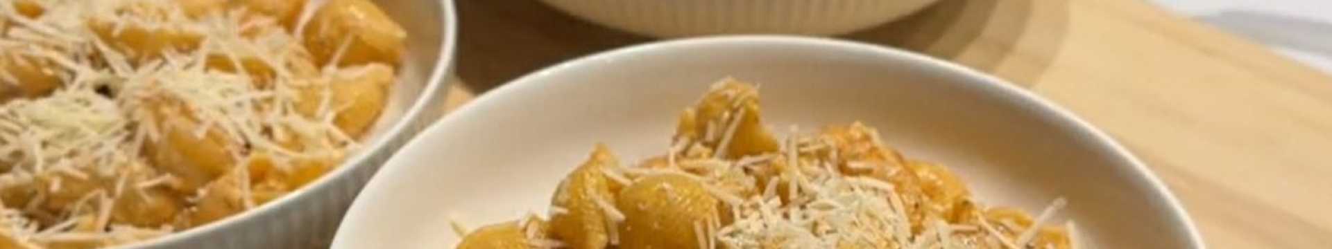 Pâtes aux crevettes dans une sauce crémeuse