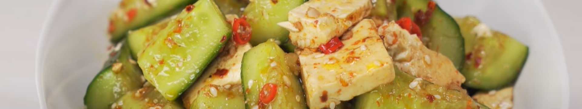 Concombres écrasés au tofu