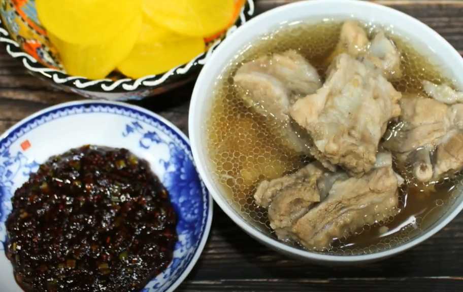Recette : Soupe de côtes de porc Dweji galbi tan