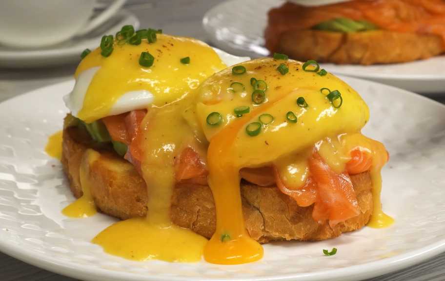Recette : Œufs Bénédicte à la sauce hollandaise