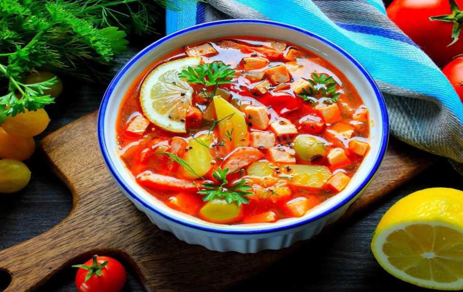 Recette : Solyanka aux saucisses et aux olives