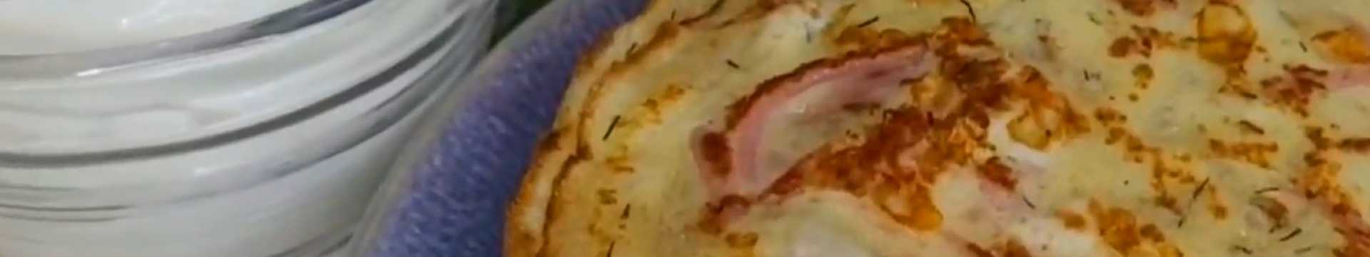 Crêpes au lait, saucisse et fromage