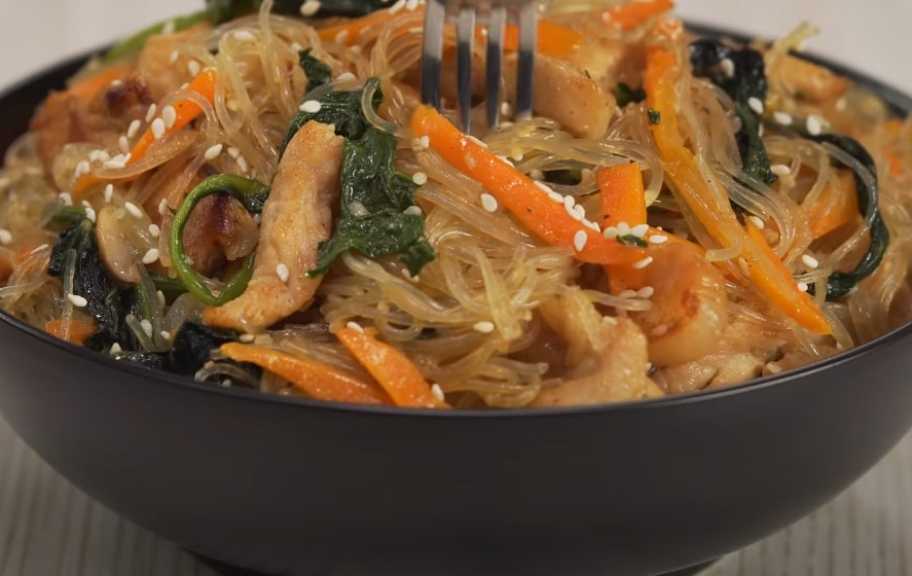 Recette : Funchoza chaud à la viande et aux légumes