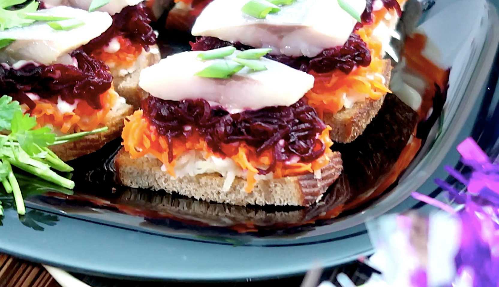 Image du plat : Sandwichs au hareng sous un manteau de fourrure