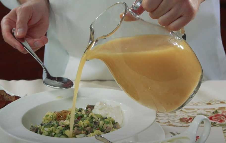 Recette : Okroshka aux sprats dans une sauce tomate et au kvas