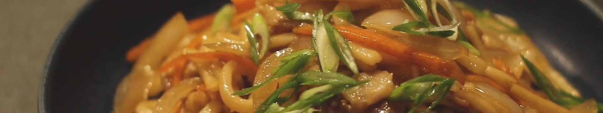 Udon au porc et aux légumes