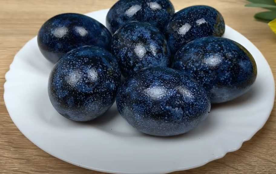 Recette : Comment teindre des œufs avec du thé d'hibiscus