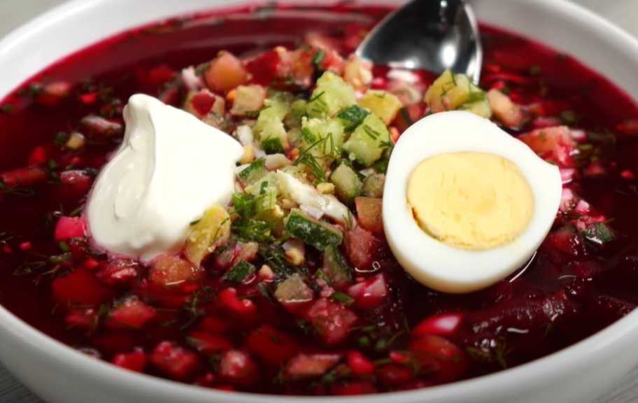 Recette : Bortsch froid aux betteraves marinées en bocal