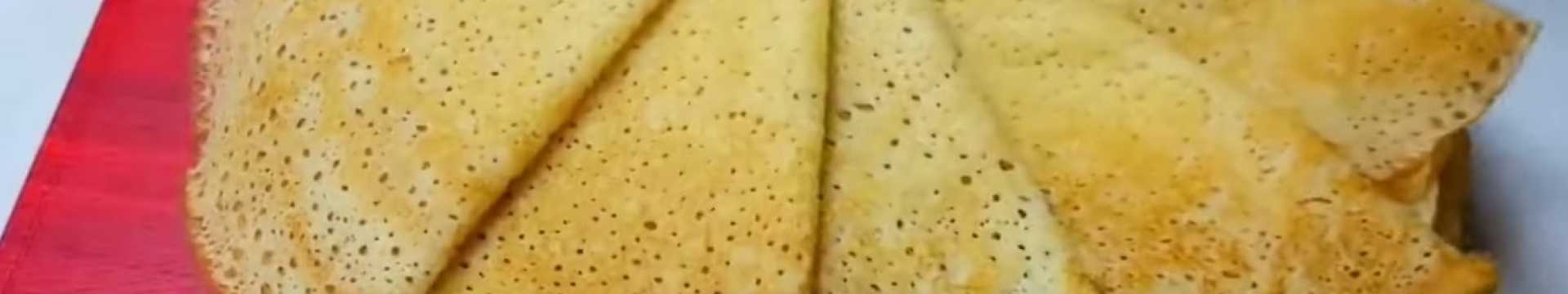 Crêpes fines au kéfir avec des trous