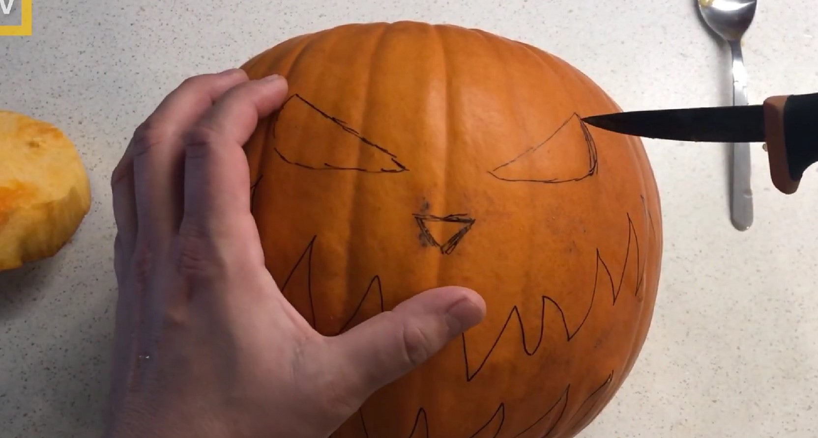 Comment sculpter une citrouille pour Halloween
