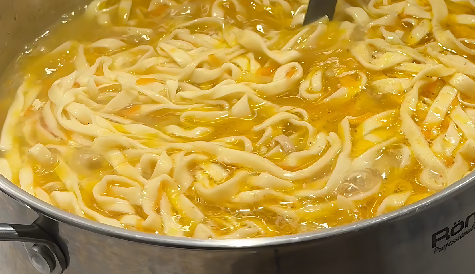 Image du plat : Soupe au poulet avec des nouilles maison