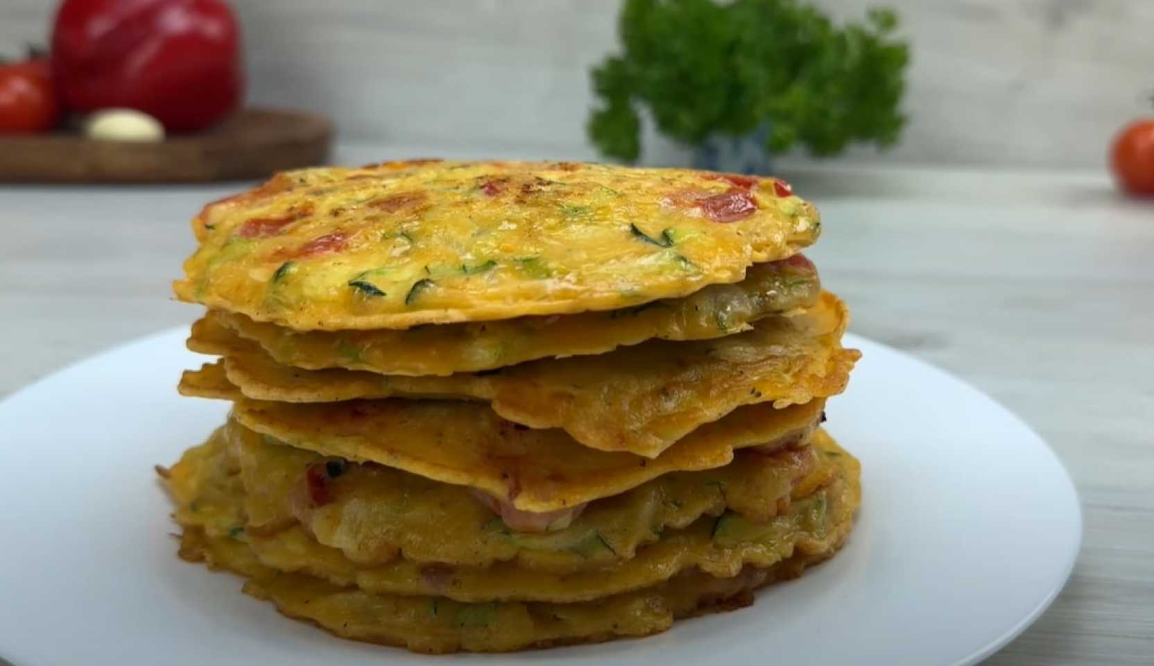 Bild på rätten: Kål- och grönsakspannkakor med ostsås