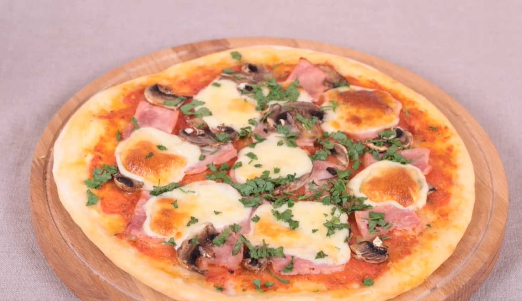Image du plat : Pizza au jambon et aux champignons