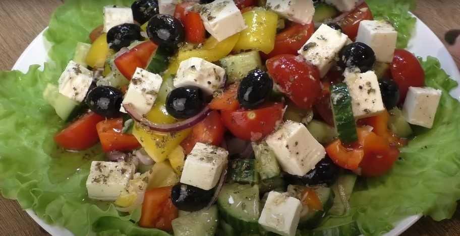 Recette : Salade grecque au fromage feta et aux olives