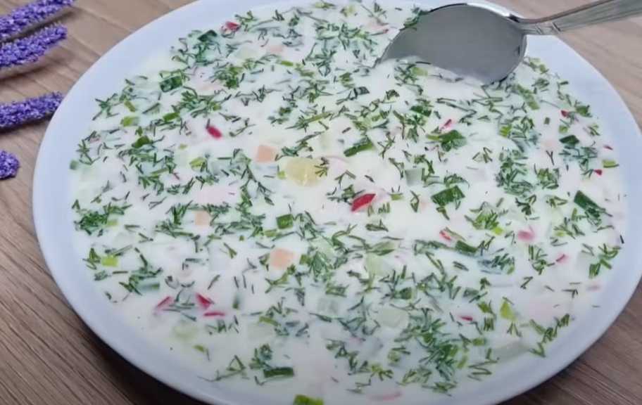 Recette : Okroshka à l'eau, à la mayonnaise et à l'acide citrique