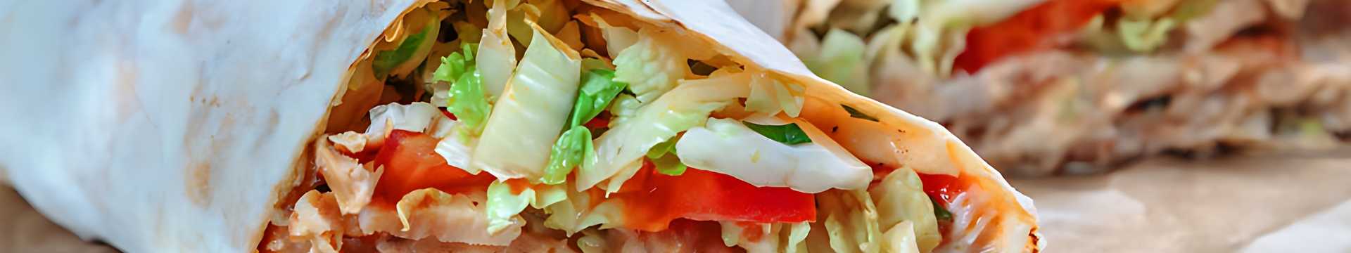 Lavash shawarma au poulet et aux légumes