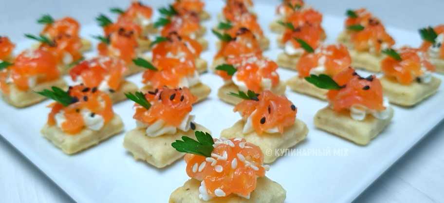 Recette : Amuse-bouche de poisson rouge sur biscuits au fromage