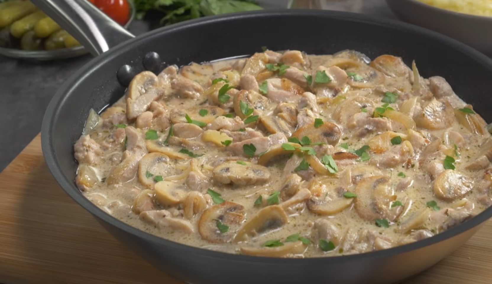 Image du plat : Poulet aux champignons dans une sauce crémeuse
