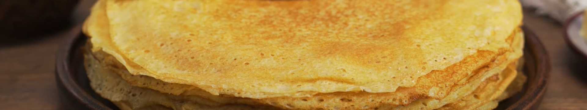 Crêpes à la crème anglaise avec du lait