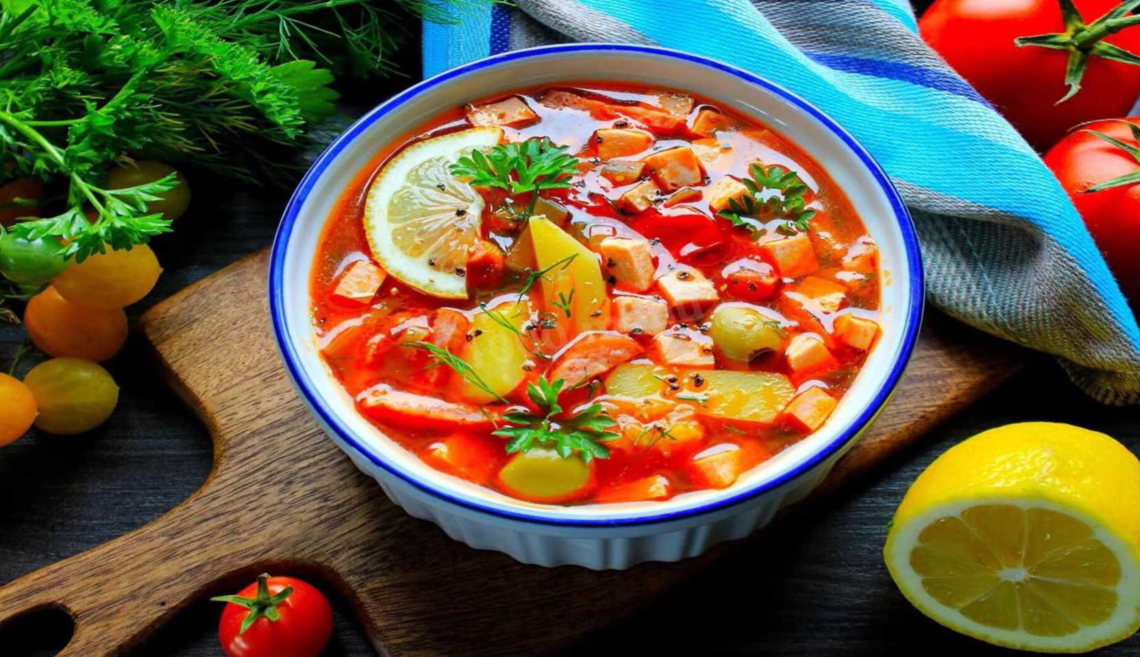 Image du plat : Solyanka aux saucisses et aux olives