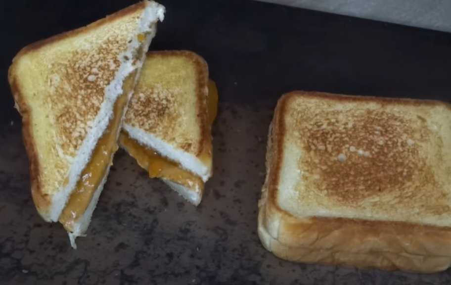 Recette : Sandwich classique au beurre de cacahuète et à la confiture