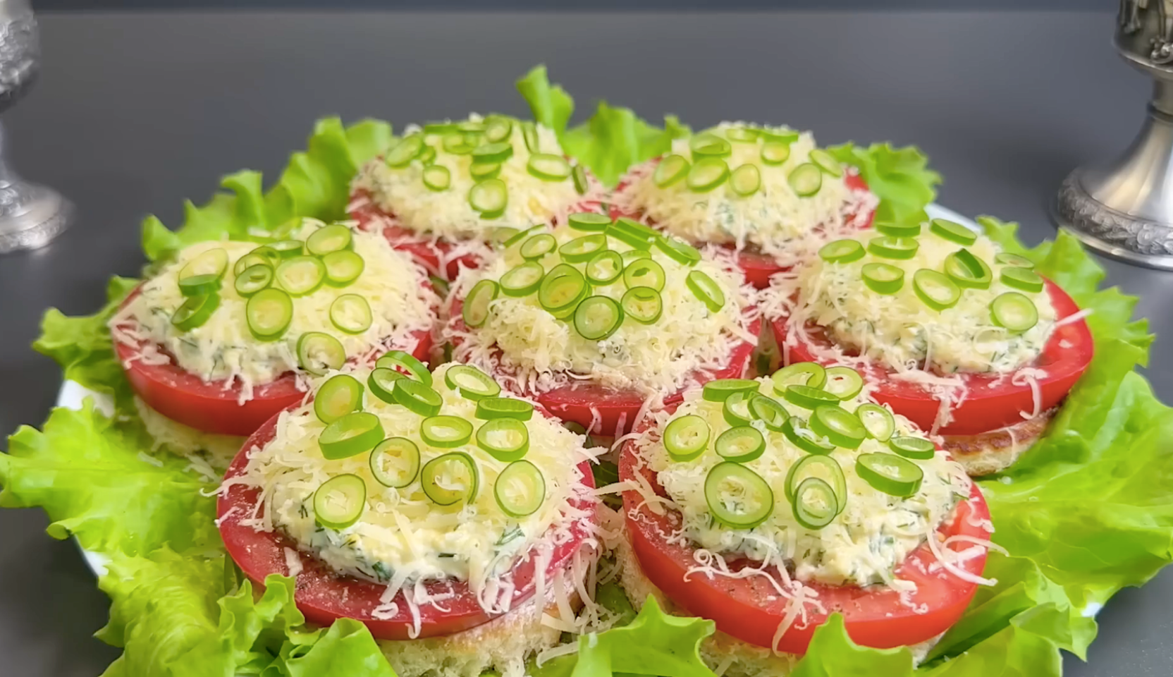Image du plat : Mini-cupcakes à la tomate fourrés aux œufs