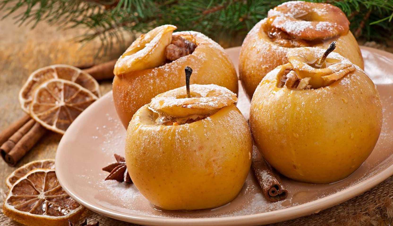 Image du plat : Pommes cuites au four avec de la cannelle, des raisins secs et des noix