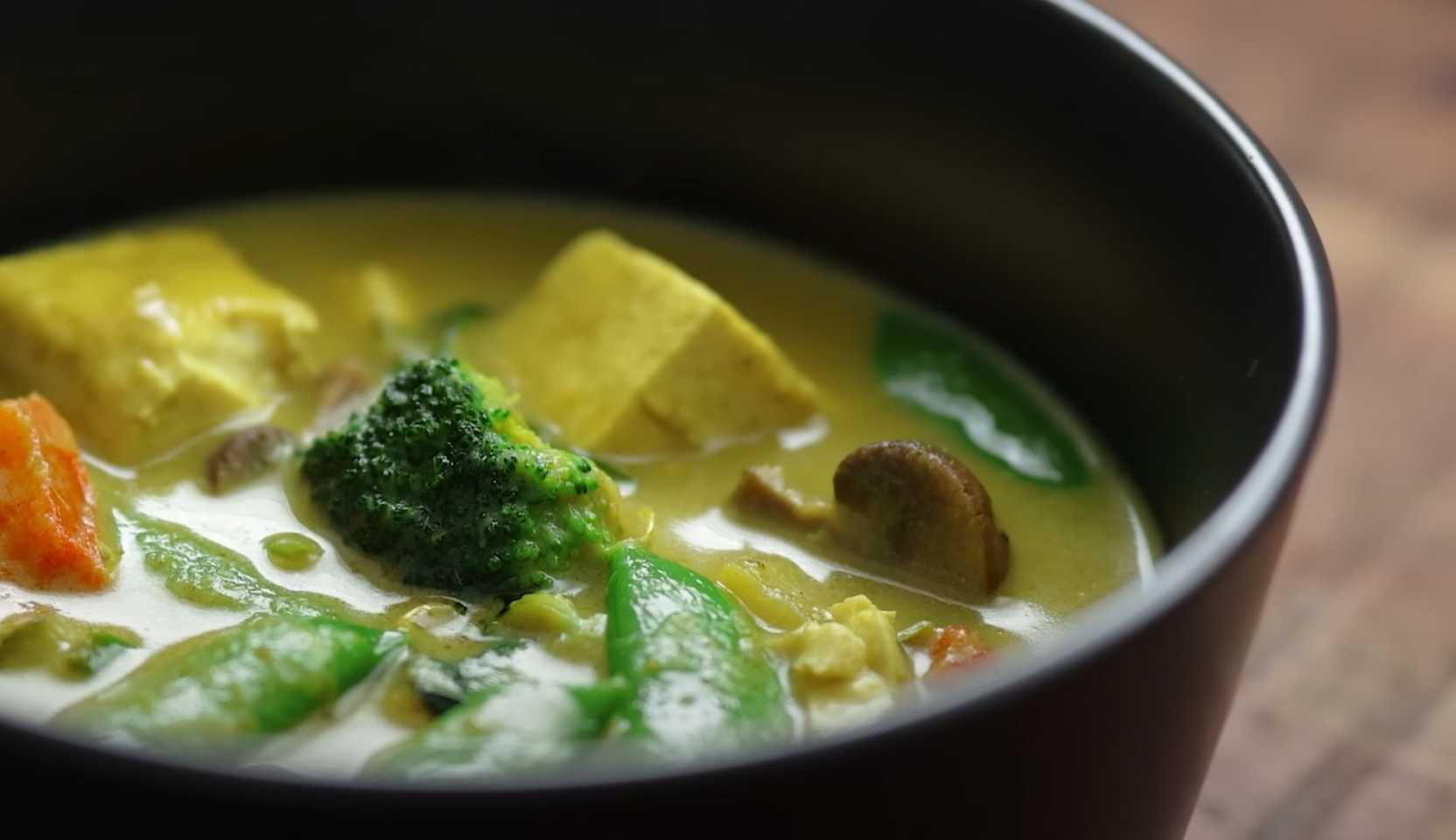 Image du plat : Curry de légumes et de champignons au lait de coco