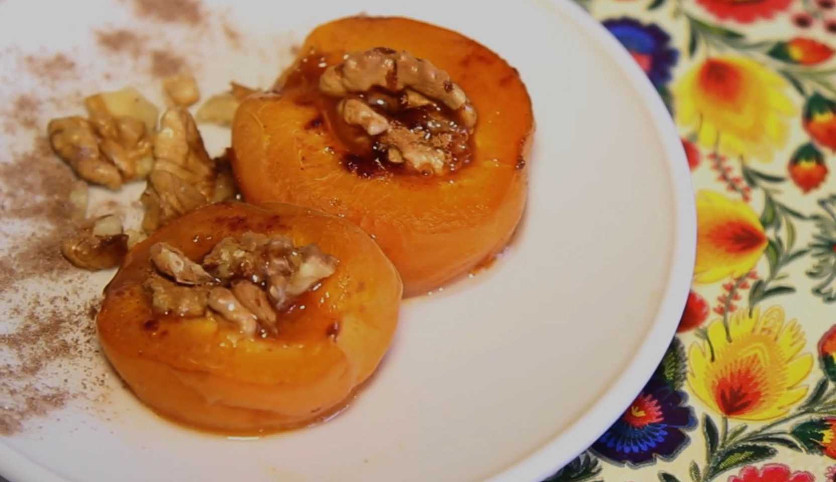 Image du plat : Abricots cuits au four avec du miel et des noix