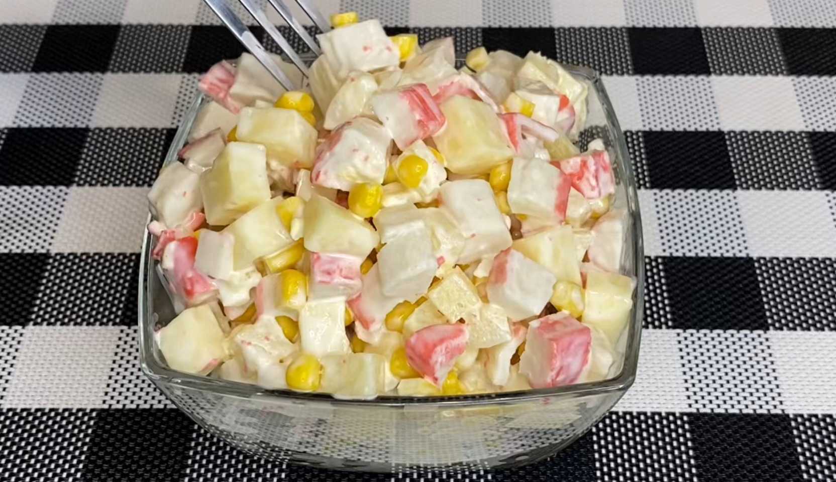 Image du plat : Salade de bâtonnets de crabe et d'ananas