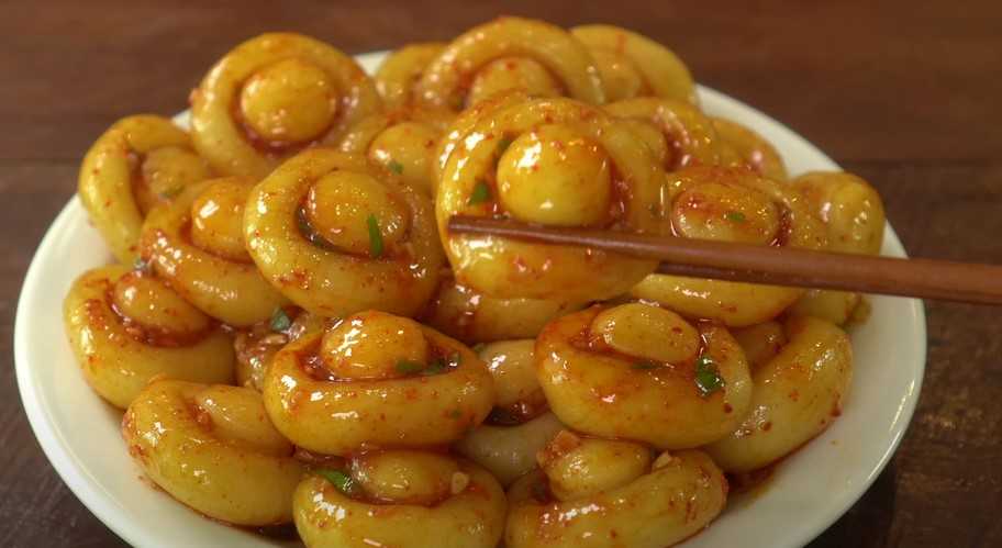 Recette : Champignons et pommes de terre à la sauce à l'ail