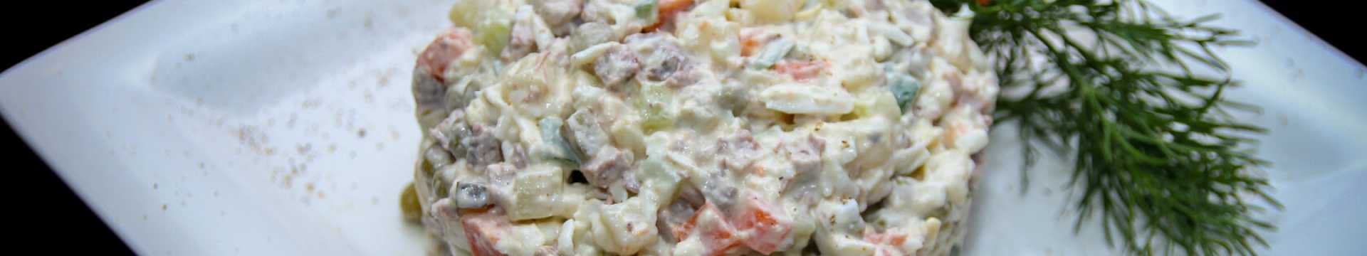 Salade Olivier à la langue de porc