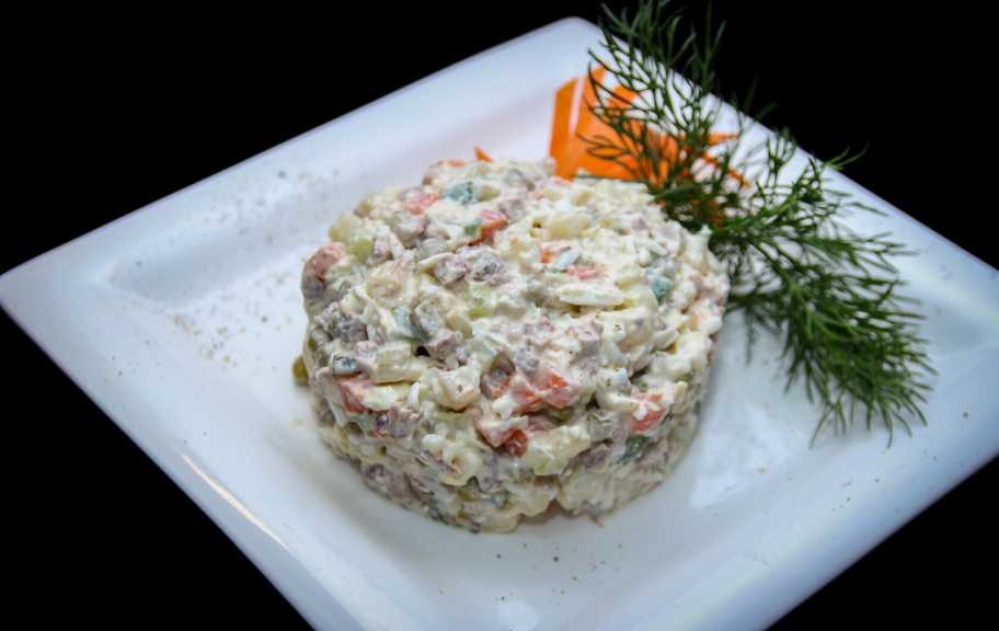 Recette : Salade Olivier à la langue de porc