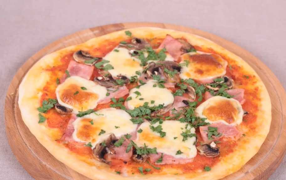 Recette : Pizza au jambon et aux champignons Prosciutto-Funghi
