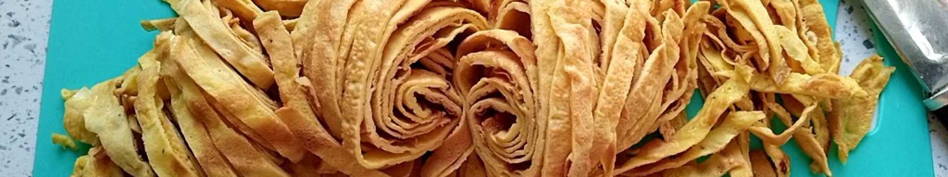 crêpes aux œufs pour la salade