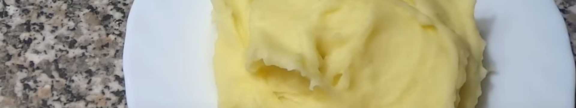 Purée de pommes de terre au lait et au beurre