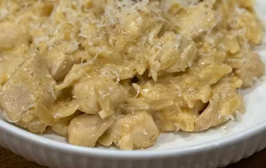 Recette : Poulet aux pâtes orzo en sauce crémeuse