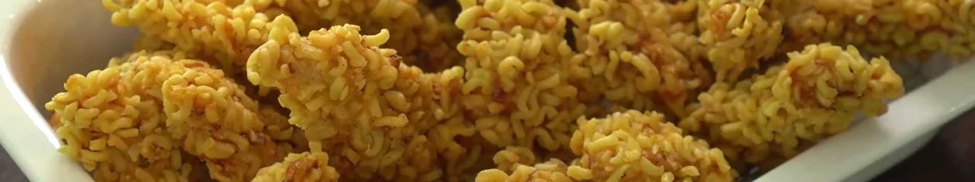Poulet croustillant dans des nouilles sèches