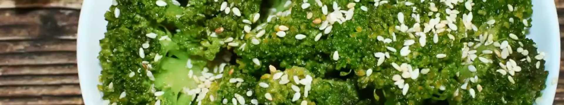 Amuse-bouche coréen au brocoli et au sésame