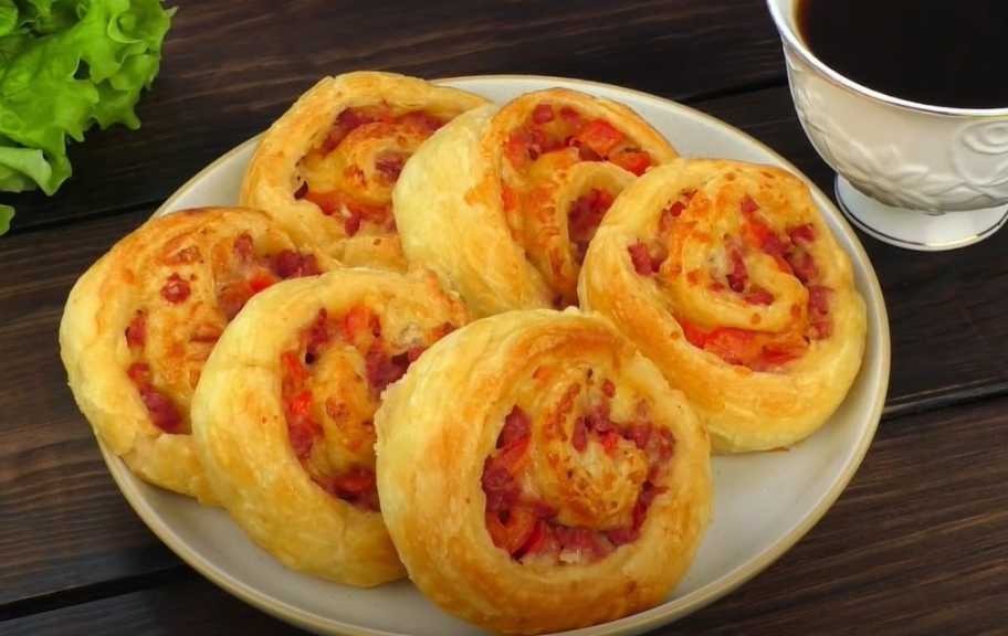 Recette : Pâte feuilletée aux saucisses et au fromage