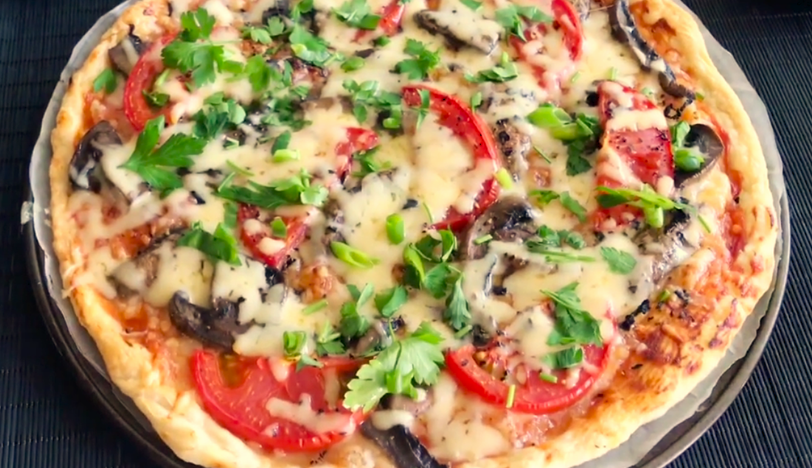 Image du plat : Pizza feuilletée aux champignons et aux tomates