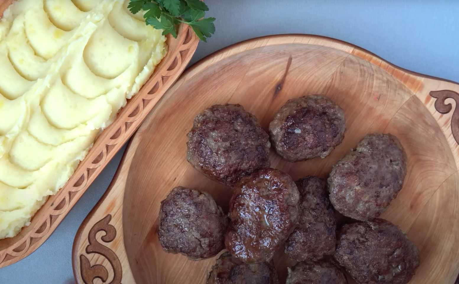 Image du plat : Côtelettes de viande hachée dans une poêle