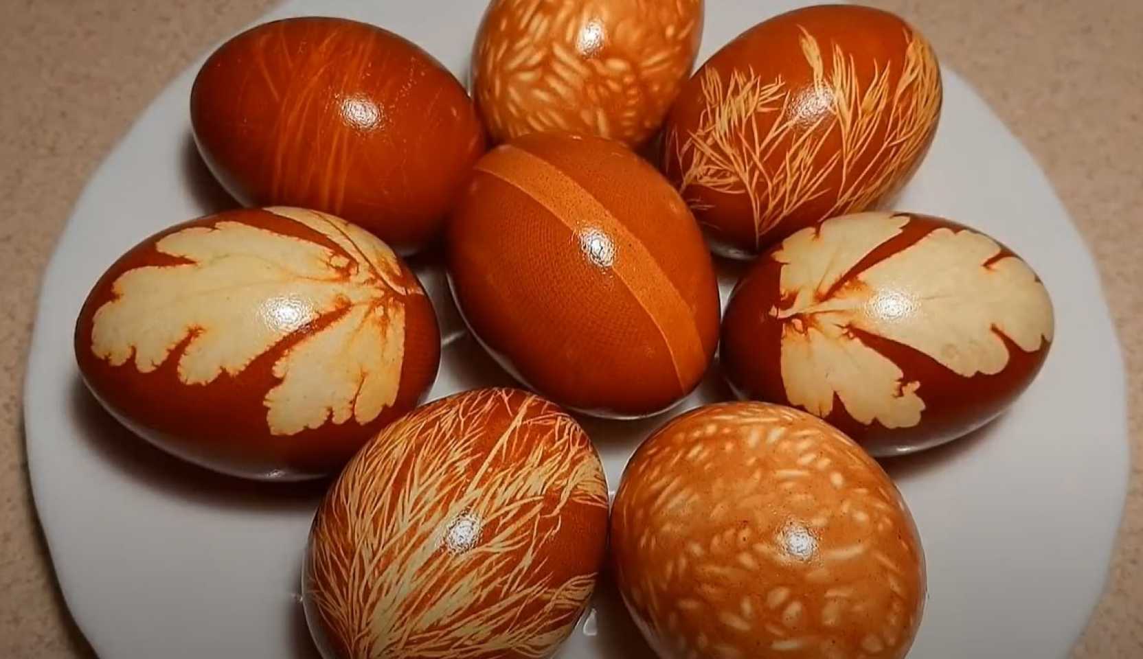 Image du plat : Œufs de Pâques dans des pelures d’oignon